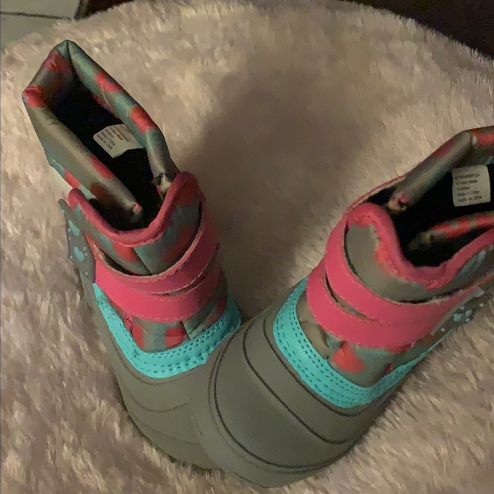 Snow boots